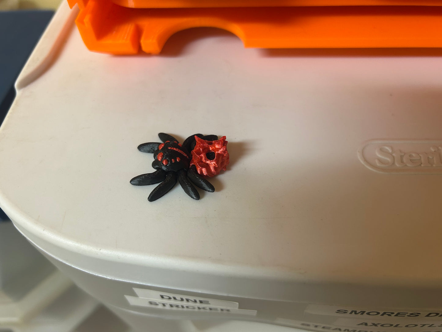 Magnetic Articulated Hollow Spiders