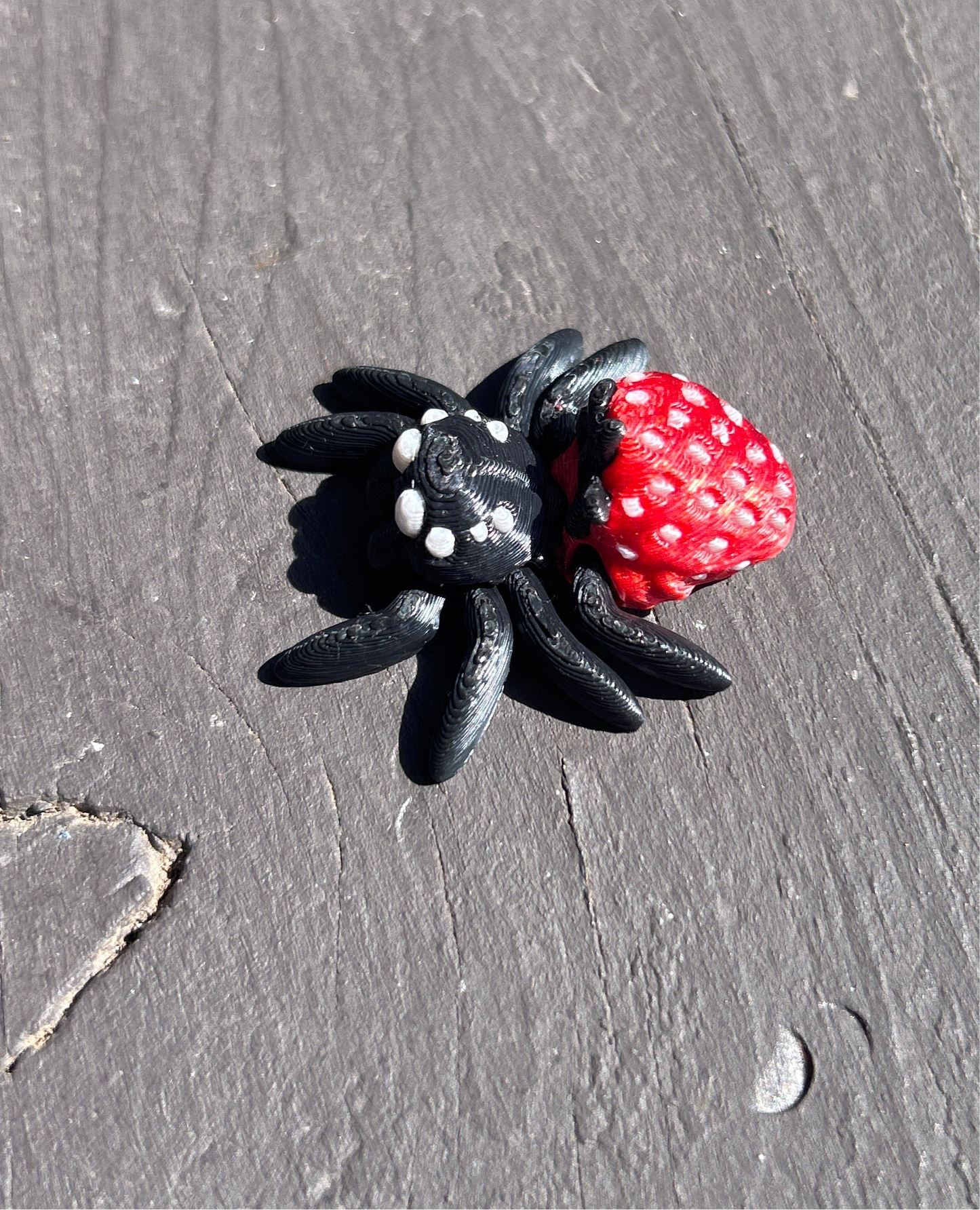 Magnetic Articulated Strawberry Spiders